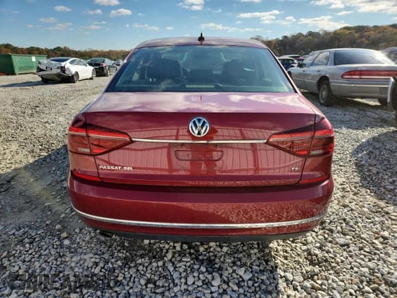 ✅ 2017 Volkswagen Passat SEL Premium • VIN: 1VWCT7A33HC085509 • Lot: 90846355. Wystawiony na Copart z przebiegiem 151 744 mil. Bezpłatny archiwum sprzedaży aukcyjnych z USA i szczegółowy raport historii pojazdu na DreamBid. Zdjęcie 6.