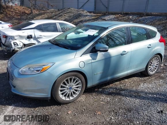 ✅ 2013 Ford Focus Electric • VIN: 1FADP3R49DL217920 • Lot: 41875577. Listed on IAAI with 83,866 mi. Free auction sales archive from the USA and detailed vehicle history report at DreamBid. Image 2.