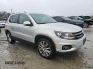 ✅ 2012 Volkswagen Tiguan S • VIN: WVGBV7AX5CW567347 • Lot: 82758415. Wystawiony na Copart z przebiegiem 179 693 mil. Bezpłatny archiwum sprzedaży aukcyjnych z USA i szczegółowy raport historii pojazdu na DreamBid. Zdjęcie 4.