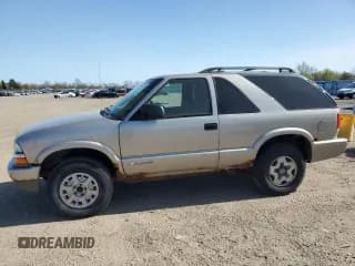 ✅ 2005 Chevrolet Blazer LS • VIN: 1GNCT18X55K111366 • Lot: 54942375. Wystawiony na Copart z przebiegiem Nie podano. Bezpłatny archiwum sprzedaży aukcyjnych z USA i szczegółowy raport historii pojazdu na DreamBid. Zdjęcie 1.