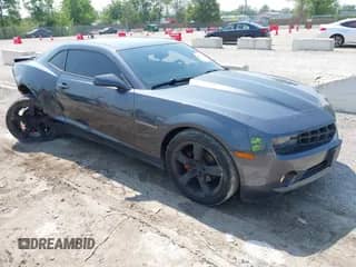 2011 Chevrolet Camaro 1LT z VIN 2G1FB1ED3B9144360, wystawiony jako IAAI lot #42453582 z przebiegiem 144 838 mil mil oraz . Historia ofert i sprzedaży dostępna na DreamBid. Obrazek 1.