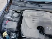 ✅ 2017 Chrysler 300 S • VIN: 2C3CCAGGXHH553263 • Lot: 90668805. Wystawiony na Copart z przebiegiem 93 985 mil. Bezpłatny archiwum sprzedaży aukcyjnych z USA i szczegółowy raport historii pojazdu na DreamBid. Zdjęcie 13.