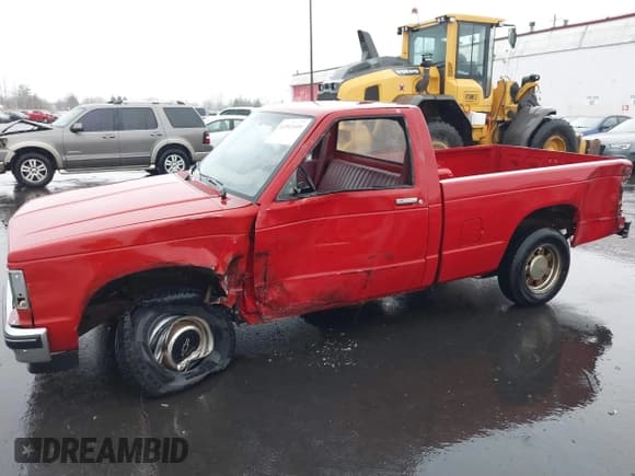 ✅ 1988 Chevrolet S-10 • VIN: 1GCBS14E0J2163624 • Лот: 41592499. Опубликован ранее на IAAI с пробегом 163 143 миль. Бесплатный доступ к архиву аукционных продаж из США и подробный отчёт об истории автомобиля на DreamBid. Изображение 6.