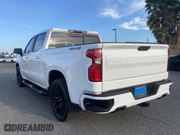 ✅ 2020 Chevrolet Silverado 1500 RST • VIN: 1GCUYEEL8LZ230024 • Lot: 42311134. Wystawiony na IAAI z przebiegiem 141 571 mil. Bezpłatny archiwum sprzedaży aukcyjnych z USA i szczegółowy raport historii pojazdu na DreamBid. Zdjęcie 3.