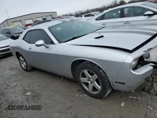 ✅ 2010 Dodge Challenger SE • VIN: 2B3CJ4DV4AH322761 • Lot: 86652574. Wystawiony na Copart z przebiegiem 142 726 mil. Bezpłatny archiwum sprzedaży aukcyjnych z USA i szczegółowy raport historii pojazdu na DreamBid. Zdjęcie 4.
