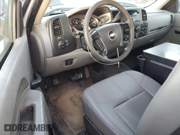 ✅ 2012 Chevrolet Silverado 2500HD Work Truck • VIN: 1GB0CVCG9CF205299 • Lot: 86161354. Wystawiony na Copart z przebiegiem 222 569 mil. Bezpłatny archiwum sprzedaży aukcyjnych z USA i szczegółowy raport historii pojazdu na DreamBid. Zdjęcie 8.