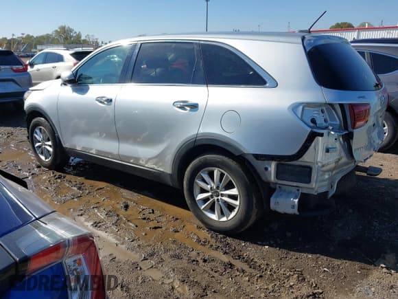 ✅ 2019 Kia Sorento L • VIN: 5XYPG4A36KG575713 • Лот: 43530615. Опубликован ранее на IAAI с пробегом 78 323 миль. Бесплатный доступ к архиву аукционных продаж из США и подробный отчёт об истории автомобиля на DreamBid. Изображение 3.