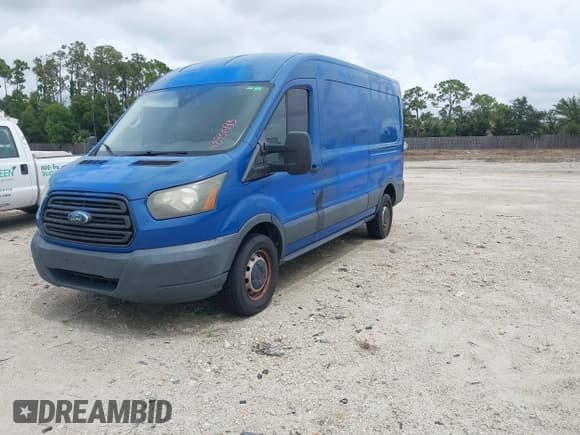 ✅ 2015 Ford Transit Cargo • VIN: 1FTNR2CM1FKB06024 • Lot: 42931493. Wystawiony na IAAI z przebiegiem 192 334 mil. Bezpłatny archiwum sprzedaży aukcyjnych z USA i szczegółowy raport historii pojazdu na DreamBid. Zdjęcie 2.