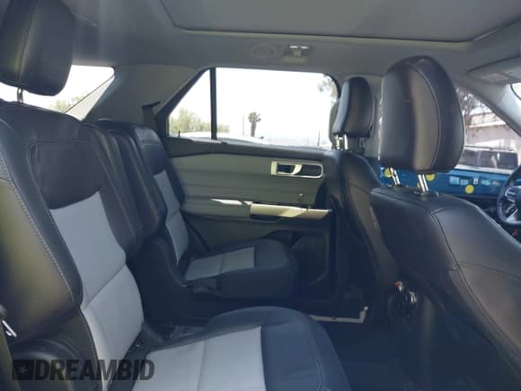 ✅ 2022 Ford Explorer XLT • VIN: 1FMSK7DH4NGC40979 • Lot: 42405024. Wystawiony na IAAI z przebiegiem 41 740 mil. Bezpłatny archiwum sprzedaży aukcyjnych z USA i szczegółowy raport historii pojazdu na DreamBid. Zdjęcie 8.