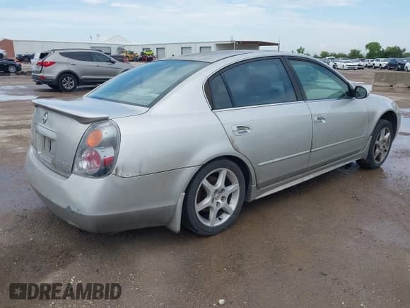✅ 2003 Nissan Altima SE • VIN: 1N4BL11D83C112464 • Лот: 43040735. Опубликован ранее на IAAI с пробегом 232 943 миль. Бесплатный доступ к архиву аукционных продаж из США и подробный отчёт об истории автомобиля на DreamBid. Изображение 4.