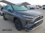✅ 2024 Toyota RAV4 Hybrid XSE • VIN: 2T3E6RFV5RW064944 • Lot: 43824865. Wystawiony na IAAI z przebiegiem 15 853 mil. Bezpłatny archiwum sprzedaży aukcyjnych z USA i szczegółowy raport historii pojazdu na DreamBid. Zdjęcie 1.
