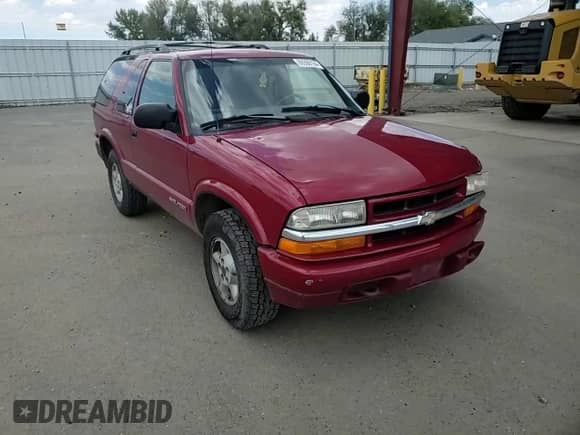 1999 Chevrolet Blazer LS z VIN 1GNCT18W7XK193241, wystawiony jako Copart lot #69390194 z przebiegiem 188 720 mil mil oraz Czysty tytuł • Clean title. Historia ofert i sprzedaży dostępna na DreamBid. Obrazek 12.