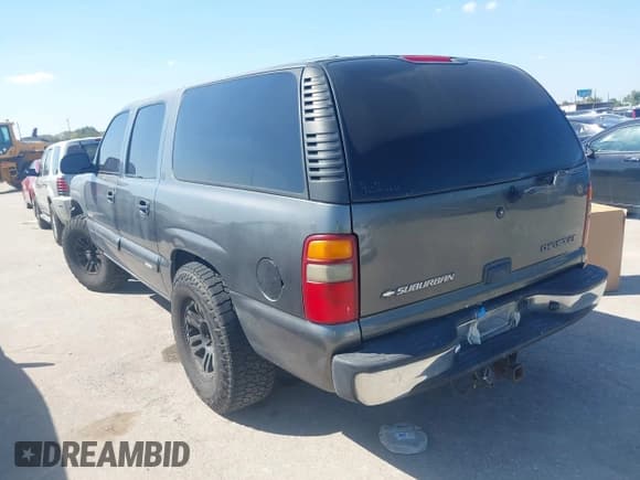 ✅ 2000 Chevrolet Suburban LS • VIN: 3GNEC16T2YG104878 • Лот: 40464441. Опубликован ранее на IAAI с пробегом 233 868 миль. Бесплатный доступ к архиву аукционных продаж из США и подробный отчёт об истории автомобиля на DreamBid. Изображение 3.