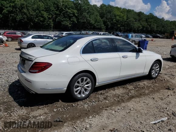✅ 2019 Mercedes-Benz E 300 • VIN: WDDZF4KB1KA556204 • Lot: 68050745. Wystawiony na Copart z przebiegiem 112 724 mil. Bezpłatny archiwum sprzedaży aukcyjnych z USA i szczegółowy raport historii pojazdu na DreamBid. Zdjęcie 3.