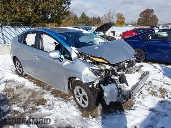 ✅ 2013 Toyota Prius Three • VIN: JTDKN3DU5D5645633 • Lot: 43653754. Listed on IAAI with Not provided. Free auction sales archive from the USA and detailed vehicle history report at DreamBid. Image 1.