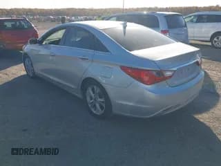✅ 2013 Hyundai Sonata SE • VIN: 5NPEC4AC3DH797690 • Lot: 43486910. Wystawiony na IAAI z przebiegiem 172 819 mil. Bezpłatny archiwum sprzedaży aukcyjnych z USA i szczegółowy raport historii pojazdu na DreamBid. Zdjęcie 3.