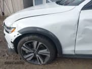 ✅ 2025 Volvo V60 Plus • VIN: YV4L12WK6S2149807 • Lot: 43717264. Wystawiony na IAAI z przebiegiem 14 867 mil. Bezpłatny archiwum sprzedaży aukcyjnych z USA i szczegółowy raport historii pojazdu na DreamBid. Zdjęcie 18.