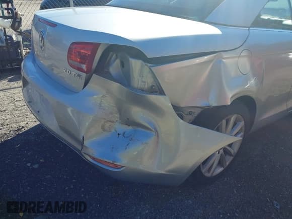 ✅ 2012 Volkswagen Eos Komfort • VIN: WVWBW7AH5CV013113 • Lot: 43471186. Listed on IAAI with 96,961 mi. Free auction sales archive from the USA and detailed vehicle history report at DreamBid. Image 6.