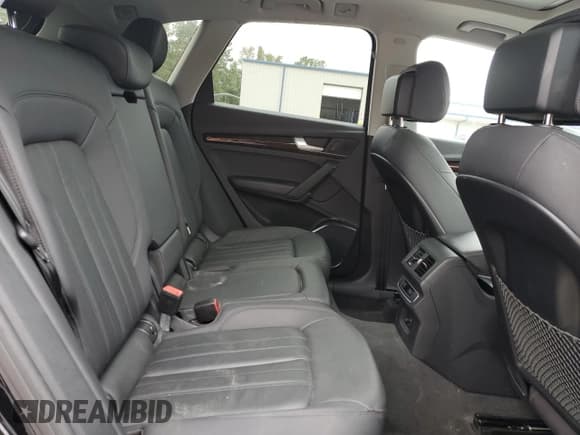 ✅ 2020 Audi Q5 Premium • VIN: WA1ANAFY5L2103961 • Lot: 86129595. Wystawiony na Copart z przebiegiem 29 705 mil. Bezpłatny archiwum sprzedaży aukcyjnych z USA i szczegółowy raport historii pojazdu na DreamBid. Zdjęcie 11.