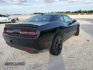 ✅ 2022 Dodge Challenger SXT • VIN: 2C3CDZAG2NH207143 • Lot: 73550692. Wystawiony na Copart z przebiegiem 171 mil mil. Skorzystaj z bezpłatnego archiwum sprzedaży aukcyjnych z USA i zobacz szczegółowy raport historii pojazdu na DreamBid. Zdjęcie 3.