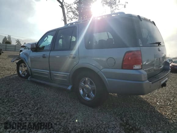 ✅ 2006 Ford Expedition Limited • VIN: 1FMPU19526LA66379 • Lot: 82527975. Wystawiony na Copart z przebiegiem 161 033 mil. Bezpłatny archiwum sprzedaży aukcyjnych z USA i szczegółowy raport historii pojazdu na DreamBid. Zdjęcie 2.