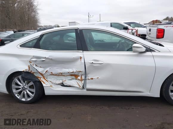 2016 Hyundai Azera Limited with VIN KMHFH4JGXGA536654, listed as a IAAI auction lot 41630707 with 87,428 mi miles and . Bid and sale history available at DreamBid. Image 13.