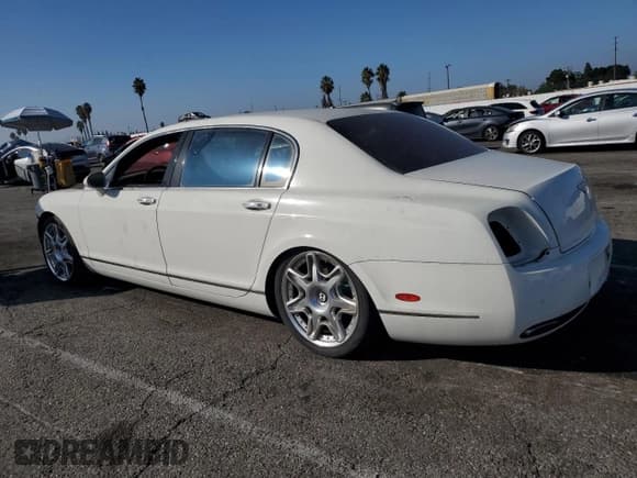 ✅ 2007 Bentley Flying Spur • VIN: SCBBR93W47C040077 • Lot: 91428295. Wystawiony na Copart z przebiegiem Nie podano. Bezpłatny archiwum sprzedaży aukcyjnych z USA i szczegółowy raport historii pojazdu na DreamBid. Zdjęcie 2.