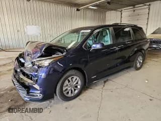 ✅ 2021 Toyota Sienna XLE • VIN: 5TDJSKFC8MS006014 • Lot: 92890975. Listed on Copart with 102,615 mi. Free auction sales archive from the USA and detailed vehicle history report at DreamBid. Image 1.