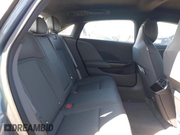 ✅ 2023 Lucid Air Pure • VIN: 50EA1PFA3PA007664 • Lot: 43409294. Wystawiony na IAAI z przebiegiem 13 380 mil. Bezpłatny archiwum sprzedaży aukcyjnych z USA i szczegółowy raport historii pojazdu na DreamBid. Zdjęcie 8.