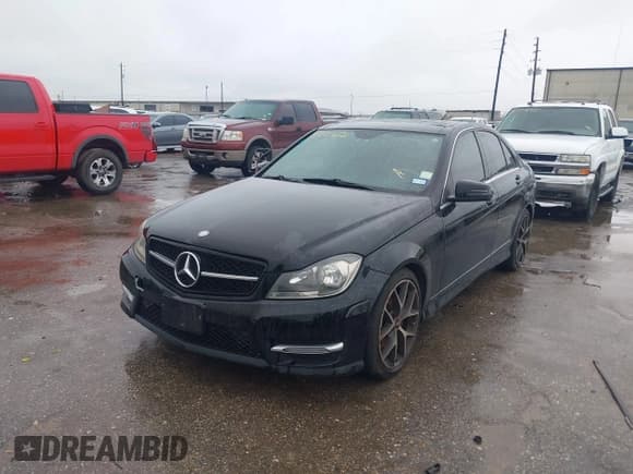 ✅ 2013 Mercedes-Benz C 300 Sport • VIN: WDDGF8AB3DG073703 • Lot: 41551296. Wystawiony na IAAI z przebiegiem 123 912 mil. Bezpłatny archiwum sprzedaży aukcyjnych z USA i szczegółowy raport historii pojazdu na DreamBid. Zdjęcie 17.