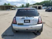 ✅ 2005 MINI Hardtop • VIN: WMWRC33495TJ66986 • Лот: 61852735. Опубликован ранее на Copart с пробегом Не указан. Бесплатный доступ к архиву аукционных продаж из США и подробный отчёт об истории автомобиля на DreamBid. Изображение 6.