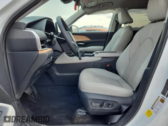 ✅ 2024 Toyota Highlander Hybrid Limited • VIN: 5TDACAB56RS027708 • Lot: 70958095. Wystawiony na Copart z przebiegiem 5 358 mil. Bezpłatny archiwum sprzedaży aukcyjnych z USA i szczegółowy raport historii pojazdu na DreamBid. Zdjęcie 7.