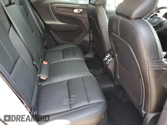 ✅ 2022 Volvo XC40 Inscription • VIN: YV4162UL1N2786936 • Lot: 68113654. Wystawiony na Copart z przebiegiem 14 787 mil. Bezpłatny archiwum sprzedaży aukcyjnych z USA i szczegółowy raport historii pojazdu na DreamBid. Zdjęcie 11.