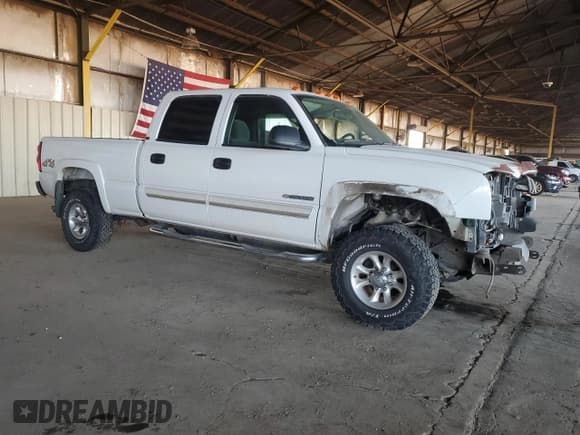 ✅ 2004 Chevrolet Silverado 2500HD LS • VIN: 1GCHK23U04F154508 • Lot: 90832305. Wystawiony na Copart z przebiegiem 275 940 mil. Bezpłatny archiwum sprzedaży aukcyjnych z USA i szczegółowy raport historii pojazdu na DreamBid. Zdjęcie 4.