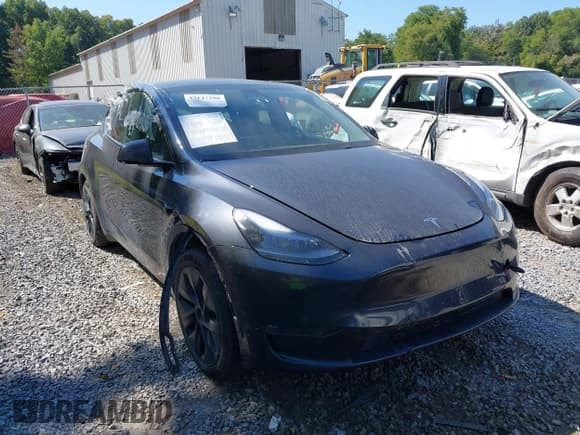 ✅ 2024 Tesla Model Y Long Range • VIN: 7SAYGAEE9RF191251 • Lot: 43147398. Wystawiony na IAAI z przebiegiem 24 890 mil. Bezpłatny archiwum sprzedaży aukcyjnych z USA i szczegółowy raport historii pojazdu na DreamBid. Zdjęcie 6.