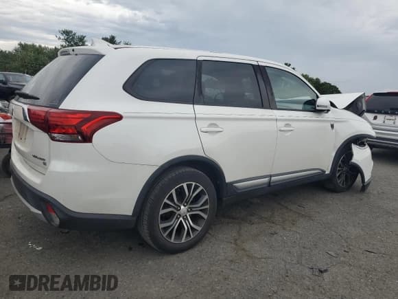 ✅ 2018 Mitsubishi Outlander ES • VIN: JA4AZ3A31JZ069713 • Lot: 81079845. Listed on Copart with Not provided. Free auction sales archive from the USA and detailed vehicle history report at DreamBid. Image 3.
