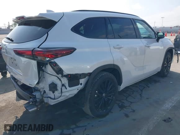 ✅ 2024 Toyota Highlander XLE • VIN: 5TDKDRAH9RS542102 • Лот: 43551204. Опубликован ранее на IAAI с пробегом 17 732 миль. Бесплатный доступ к архиву аукционных продаж из США и подробный отчёт об истории автомобиля на DreamBid. Изображение 4.