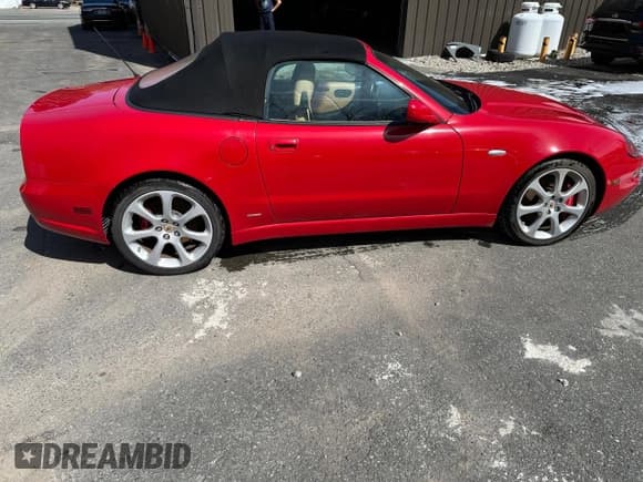 ✅ 2002 Maserati Spyder • VIN: ZAMBB18A820005905 • Lot: 63759765. Wystawiony na Copart z przebiegiem 50 739 mil. Bezpłatny archiwum sprzedaży aukcyjnych z USA i szczegółowy raport historii pojazdu na DreamBid. Zdjęcie 13.