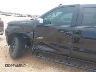 ✅ 2019 Chevrolet Silverado 1500 LT • VIN: 1GCRWCED4KZ172260 • Lot: 42267677. Wystawiony na IAAI z przebiegiem 84 698 mil. Bezpłatny archiwum sprzedaży aukcyjnych z USA i szczegółowy raport historii pojazdu na DreamBid. Zdjęcie 6.