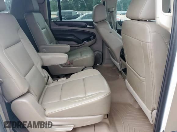 2016 Chevrolet Suburban LT z VIN 1GNSCHKC3GR103948, wystawiony jako Copart lot #90447755 z przebiegiem 189 409 mil mil oraz Czysty tytuł • Clean title. Historia ofert i sprzedaży dostępna na DreamBid. Obrazek 11.