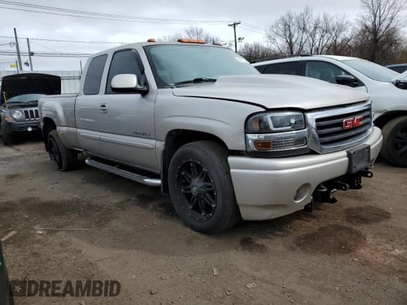 ✅ 2004 GMC Sierra Denali • VIN: 2GTFK69U741269913 • Lot: 49373345. Listed on Copart with 246,831 mi. Free auction sales archive from the USA and detailed vehicle history report at DreamBid. Image 4.