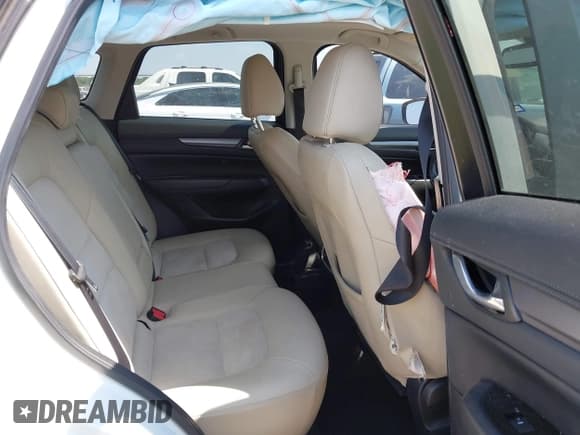 ✅ 2018 Mazda CX-5 Touring • VIN: JM3KFACM6J0398108 • Lot: 43235213. Wystawiony na IAAI z przebiegiem 114 451 mil. Bezpłatny archiwum sprzedaży aukcyjnych z USA i szczegółowy raport historii pojazdu na DreamBid. Zdjęcie 8.