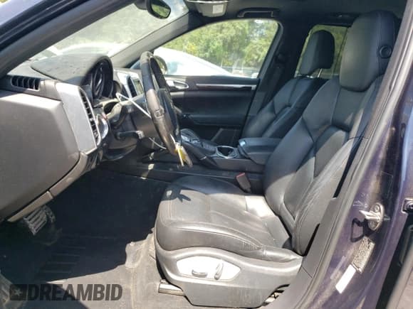 ✅ 2011 Porsche Cayenne S • VIN: WP1AB2A23BLA46318 • Lot: 67571835. Wystawiony na Copart z przebiegiem 193 973 mil. Bezpłatny archiwum sprzedaży aukcyjnych z USA i szczegółowy raport historii pojazdu na DreamBid. Zdjęcie 7.