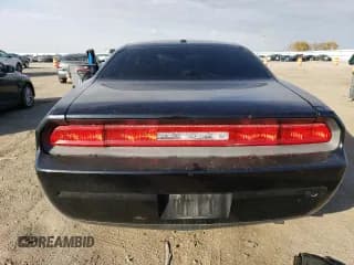 ✅ 2010 Dodge Challenger SE • VIN: 2B3CJ4DV8AH219228 • Lot: 77790764. Wystawiony na Copart z przebiegiem Nie podano. Bezpłatny archiwum sprzedaży aukcyjnych z USA i szczegółowy raport historii pojazdu na DreamBid. Zdjęcie 6.