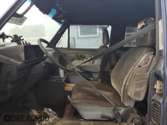 ✅ 1991 Volkswagen Vanagon • VIN: WV2TB0258MH000689 • Lot: 56073715. Wystawiony na Copart z przebiegiem Nie podano. Bezpłatny archiwum sprzedaży aukcyjnych z USA i szczegółowy raport historii pojazdu na DreamBid. Zdjęcie 7.