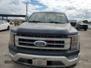 ✅ 2022 Ford F-150 Platinum • VIN: 1FTFW1E81NFC28168 • Lot: 86423555. Wystawiony na Copart z przebiegiem 155 340 mil. Bezpłatny archiwum sprzedaży aukcyjnych z USA i szczegółowy raport historii pojazdu na DreamBid. Zdjęcie 5.