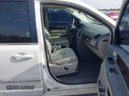 ✅ 2010 Chrysler Town & Country Touring • VIN: 2A4RR5D14AR133746 • Лот: 43756703. Опубликован ранее на IAAI с пробегом 221 819 миль. Бесплатный доступ к архиву аукционных продаж из США и подробный отчёт об истории автомобиля на DreamBid. Изображение 5.