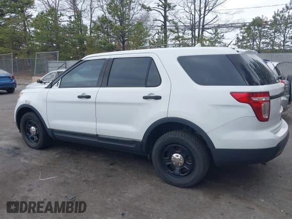 ✅ 2014 Ford Police Interceptor Utility • VIN: 1FM5K8AR4EGC60620 • Lot: 42081641. Wystawiony na IAAI z przebiegiem 135 328 mil. Bezpłatny archiwum sprzedaży aukcyjnych z USA i szczegółowy raport historii pojazdu na DreamBid. Zdjęcie 13.