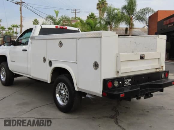 ✅ 2018 Chevrolet Silverado 2500HD Work Truck • VIN: 1GB0CUEGXJZ276725 • Лот: 93052075. Опубликован ранее на Copart с пробегом 135 413 миль. Бесплатный доступ к архиву аукционных продаж из США и подробный отчёт об истории автомобиля на DreamBid. Изображение 4.