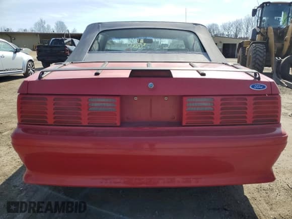 ✅ 1990 Ford Mustang GT • VIN: 1FACP45E6LF208511 • Lot: 49293885. Wystawiony na Copart z przebiegiem 315 541 mil. Bezpłatny archiwum sprzedaży aukcyjnych z USA i szczegółowy raport historii pojazdu na DreamBid. Zdjęcie 6.